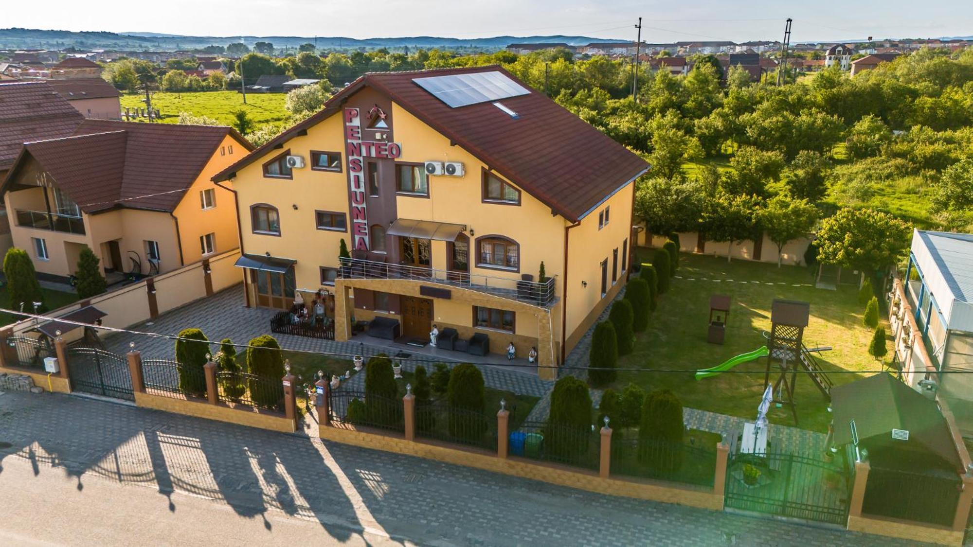Pensiunea Teo Caransebeş Exterior foto