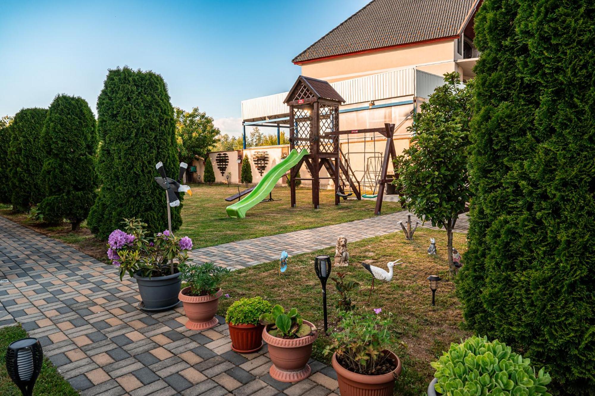 Pensiunea Teo Caransebeş Exterior foto
