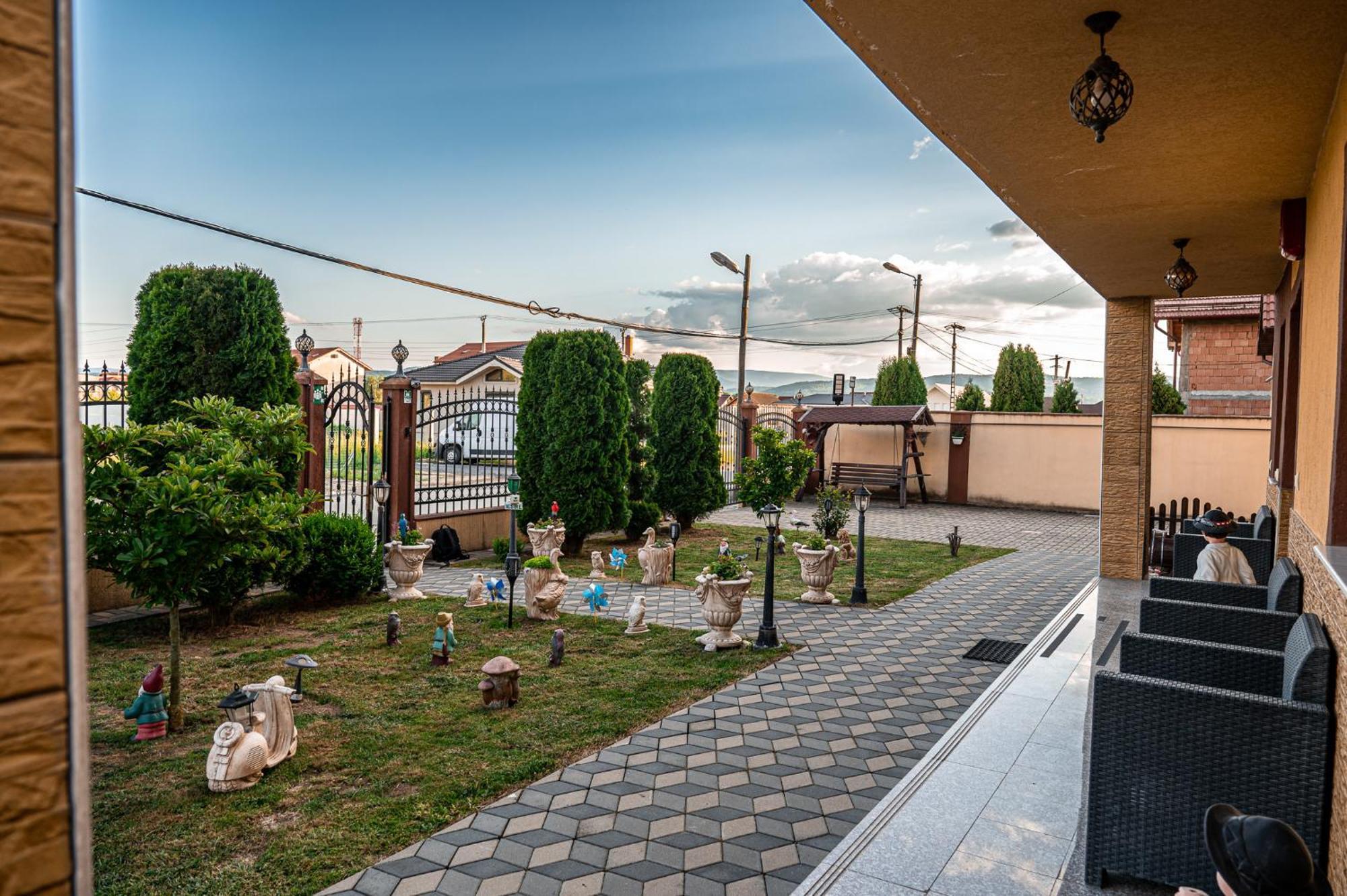 Pensiunea Teo Caransebeş Exterior foto