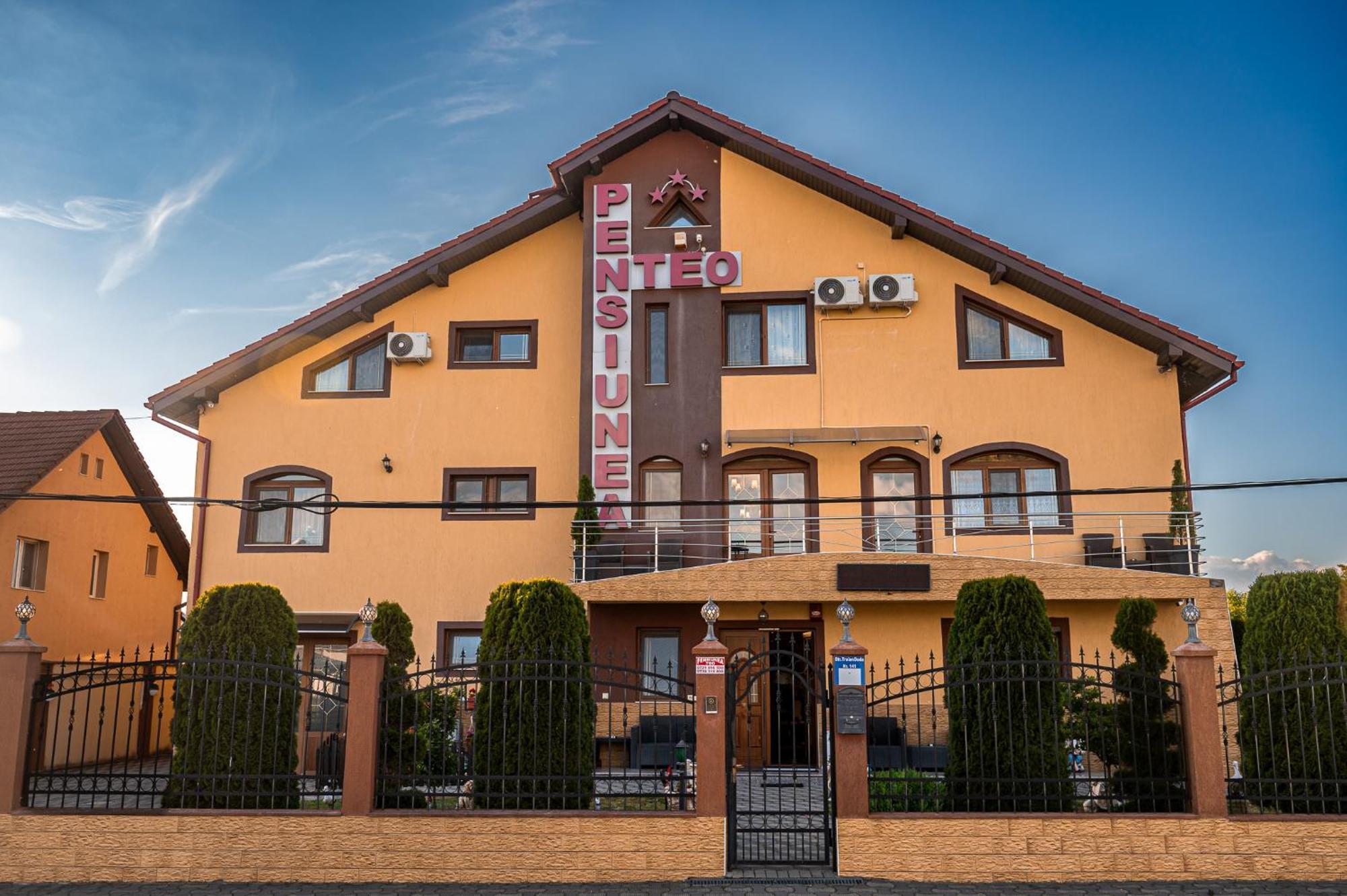 Pensiunea Teo Caransebeş Exterior foto